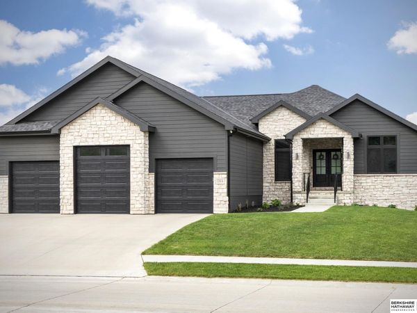 16011 N 2nd Street, Bennington, NE 68007