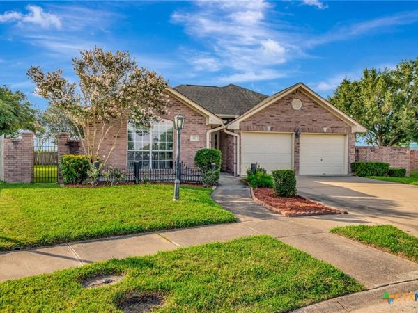 127 Tradewind Drive, Victoria, TX 77904