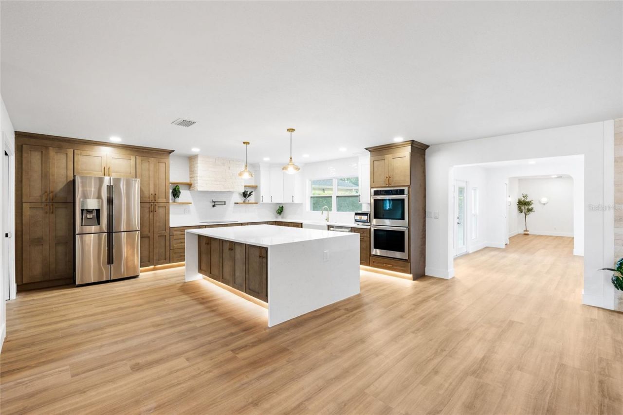 13325 Golf Crest Circle, Tampa, FL 33618 Photo
