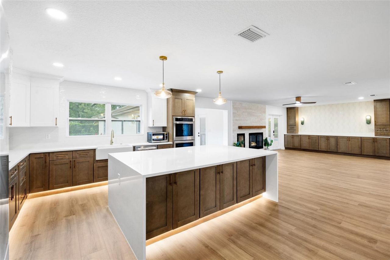13325 Golf Crest Circle, Tampa, FL 33618 Photo