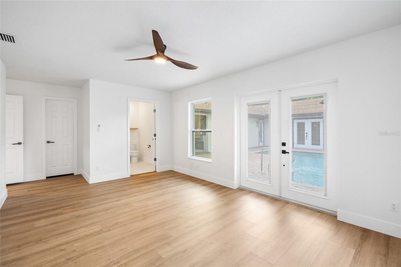 13325 Golf Crest Circle, Tampa, FL 33618 Photo