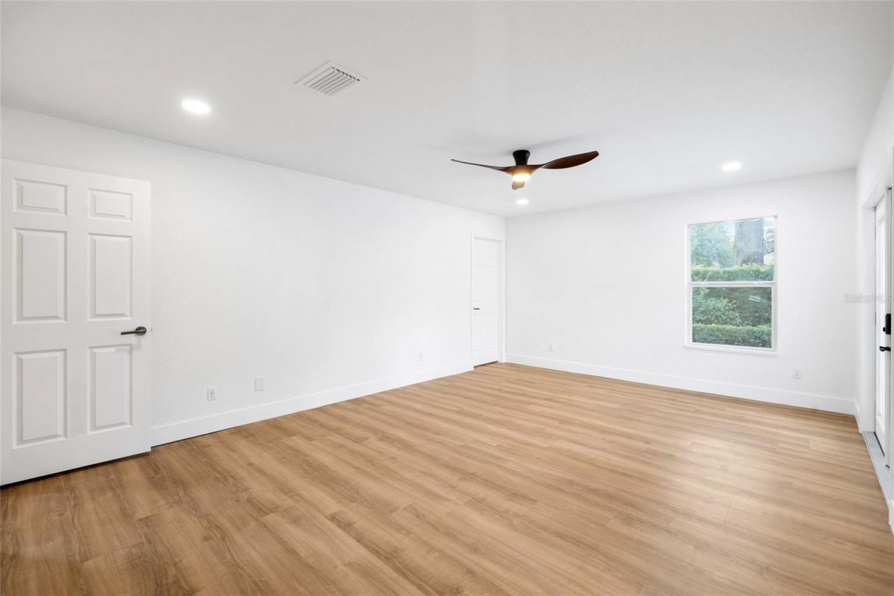 13325 Golf Crest Circle, Tampa, FL 33618 Photo