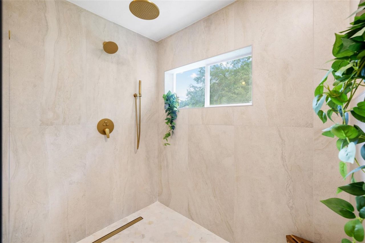 13325 Golf Crest Circle, Tampa, FL 33618 Photo