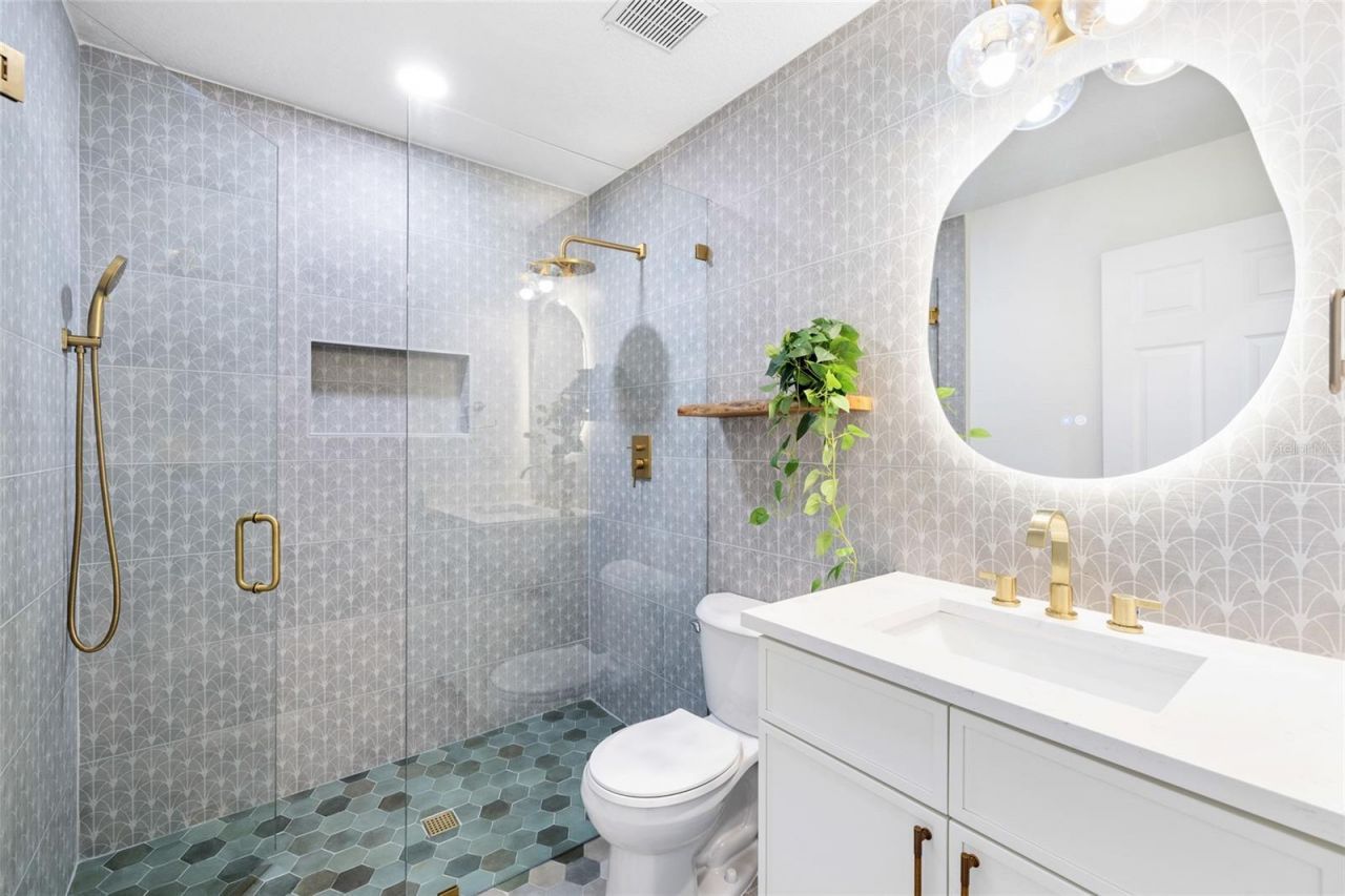 13325 Golf Crest Circle, Tampa, FL 33618 Photo