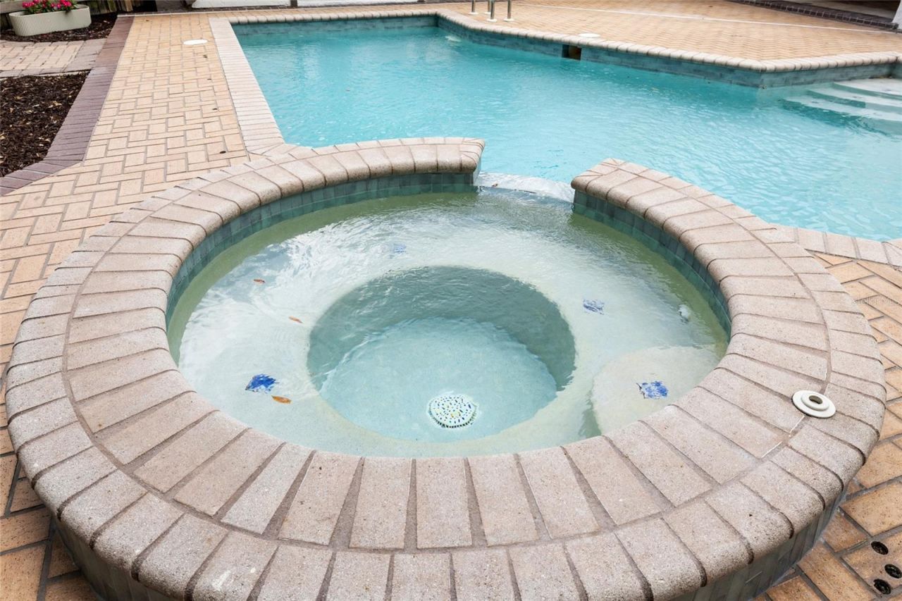 13325 Golf Crest Circle, Tampa, FL 33618 Photo