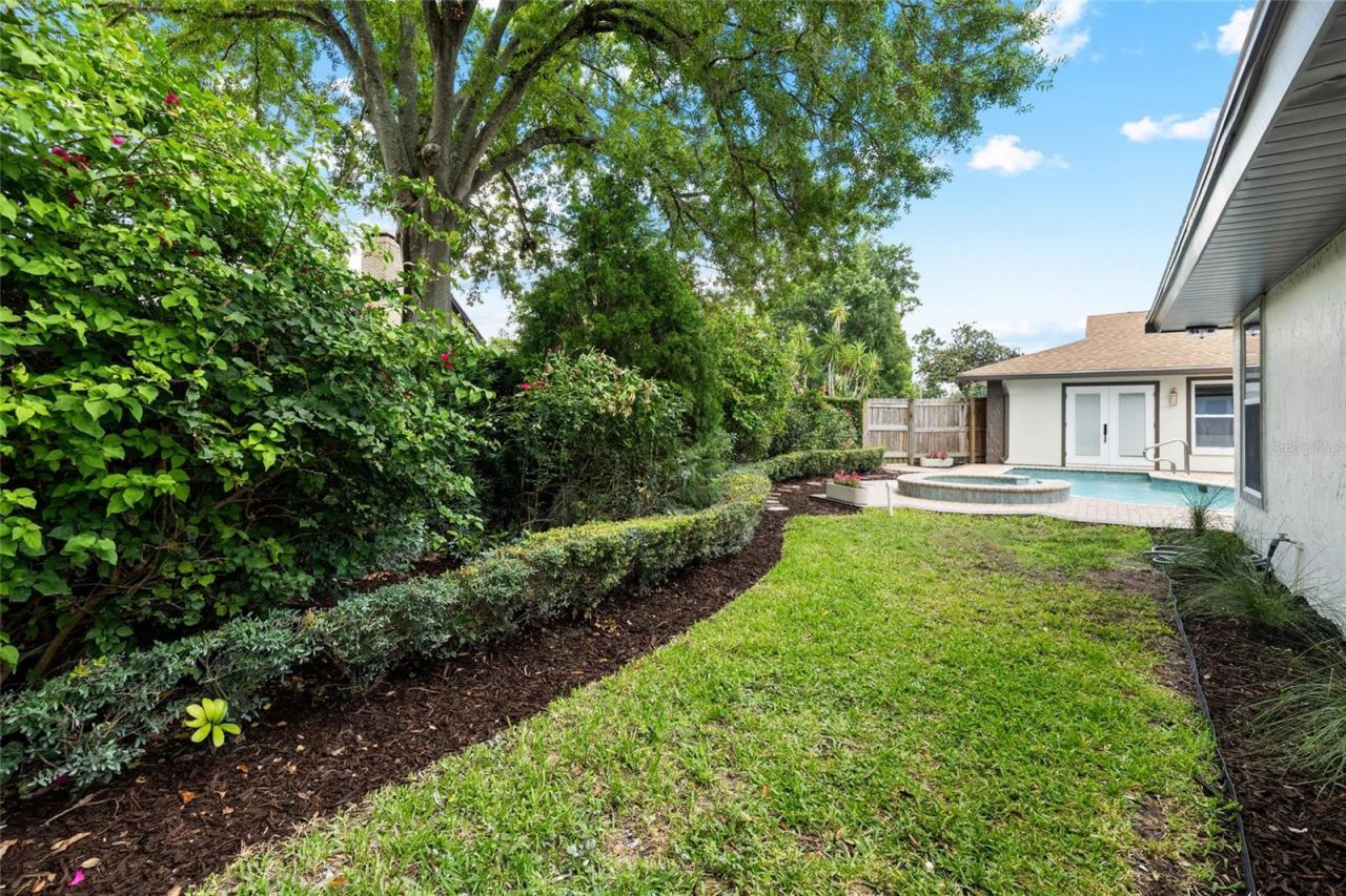 13325 Golf Crest Circle, Tampa, FL 33618 Photo