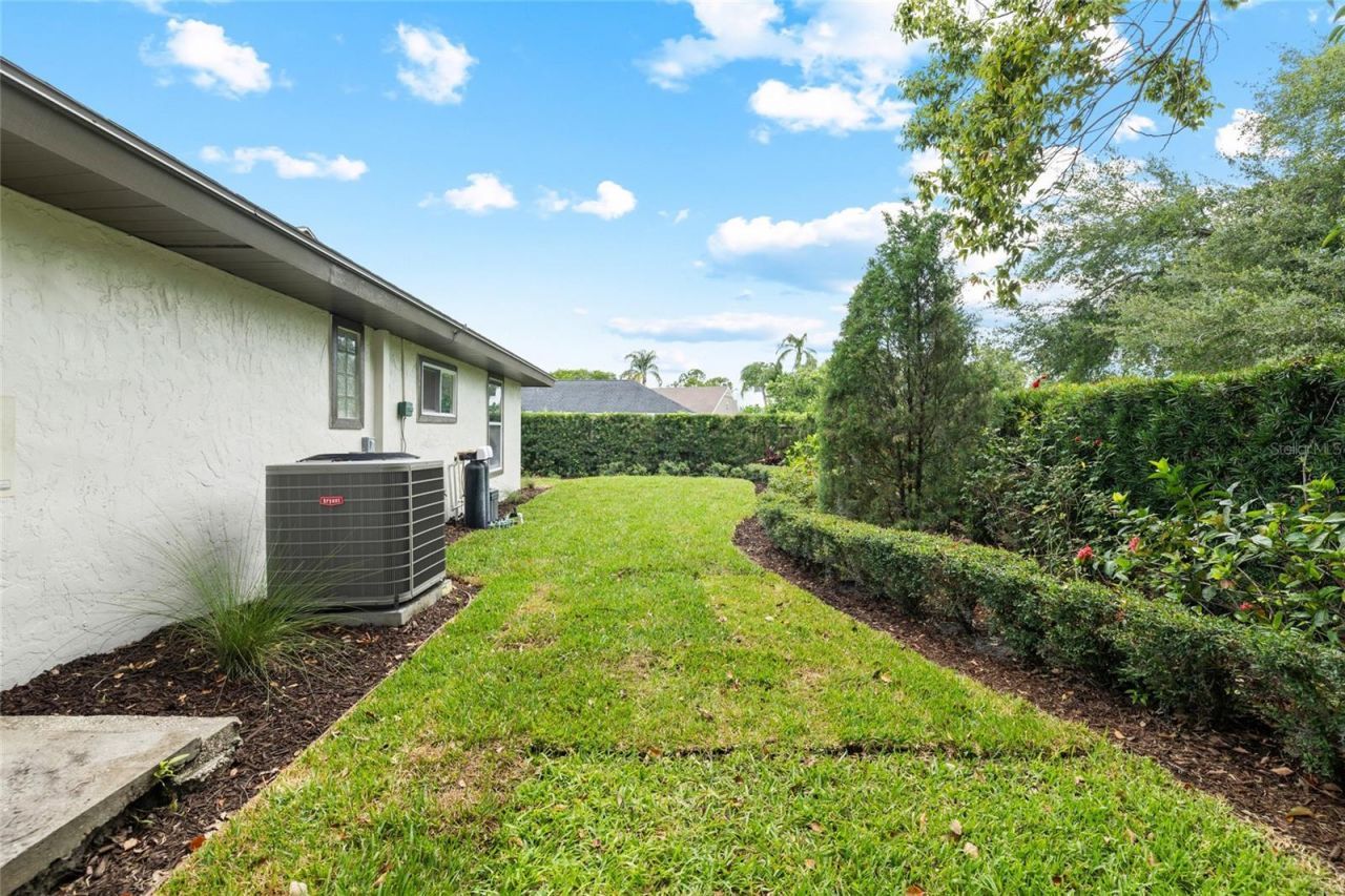 13325 Golf Crest Circle, Tampa, FL 33618 Photo