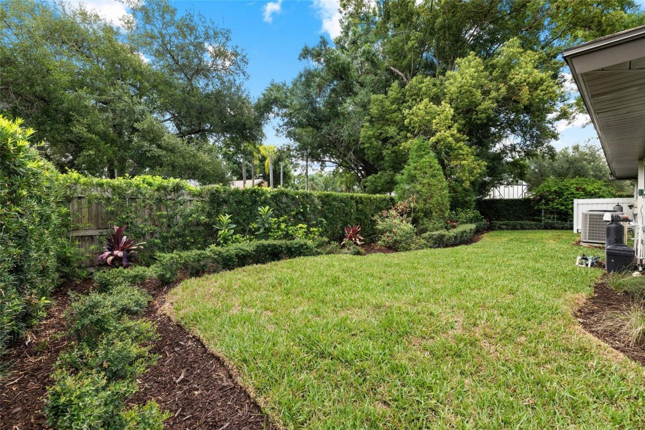 13325 Golf Crest Circle, Tampa, FL 33618 Photo