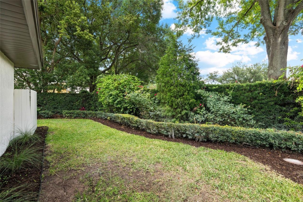 13325 Golf Crest Circle, Tampa, FL 33618 Photo
