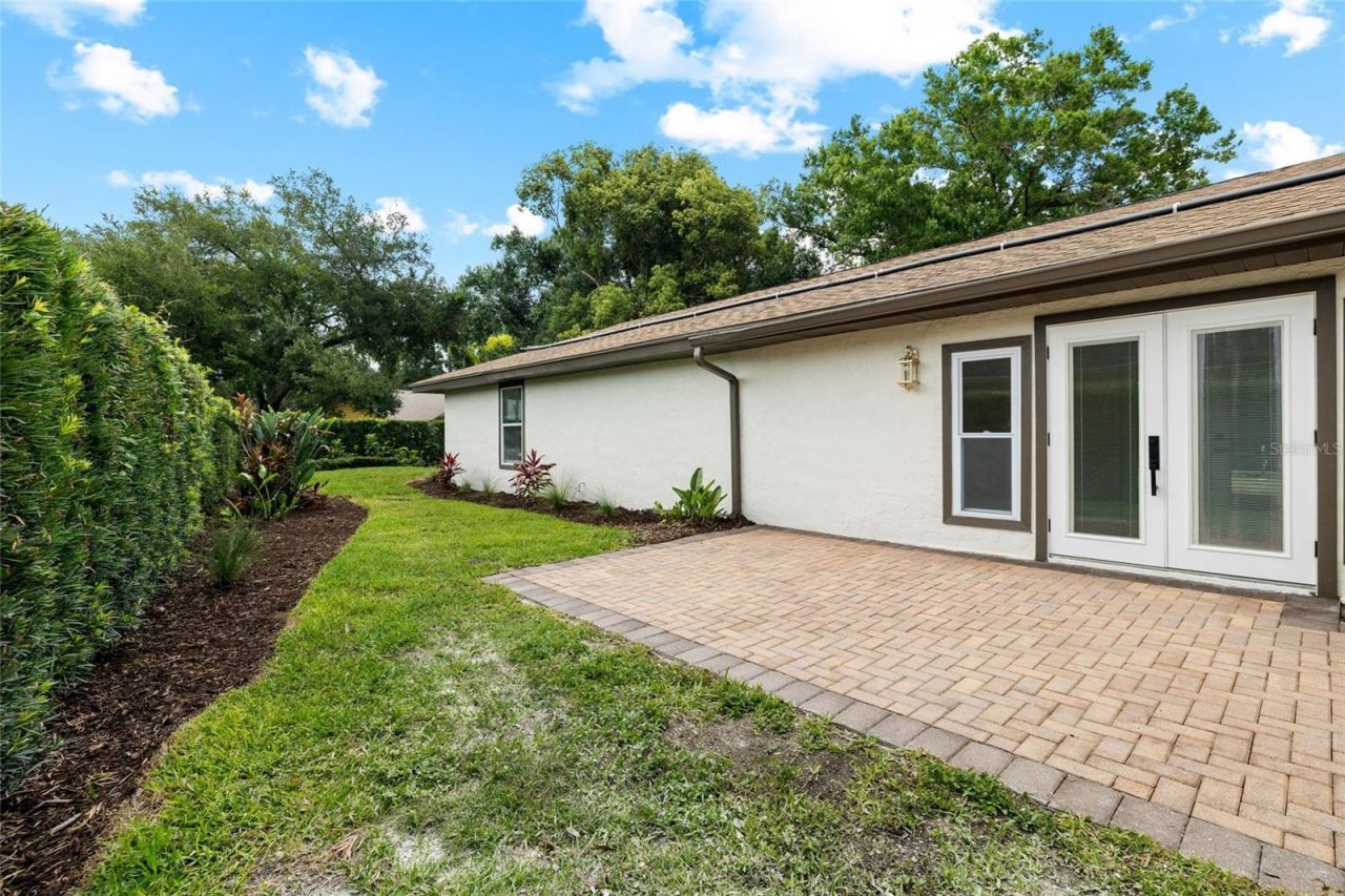 13325 Golf Crest Circle, Tampa, FL 33618 Photo