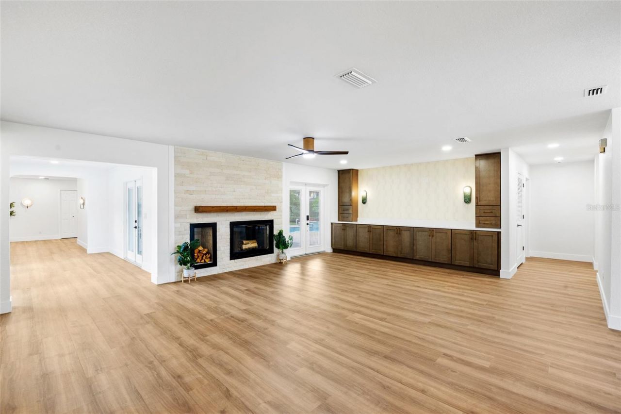 13325 Golf Crest Circle, Tampa, FL 33618 Photo