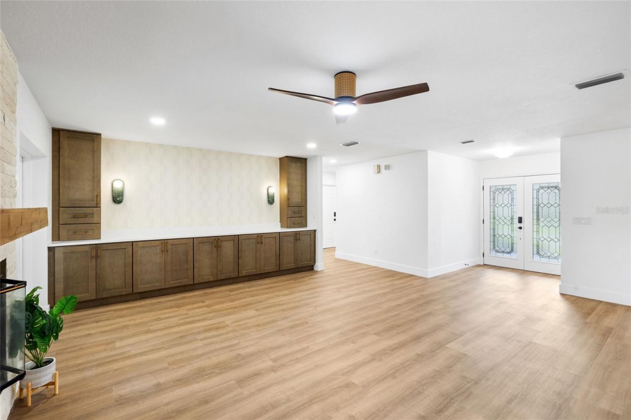 13325 Golf Crest Circle, Tampa, FL 33618 Photo