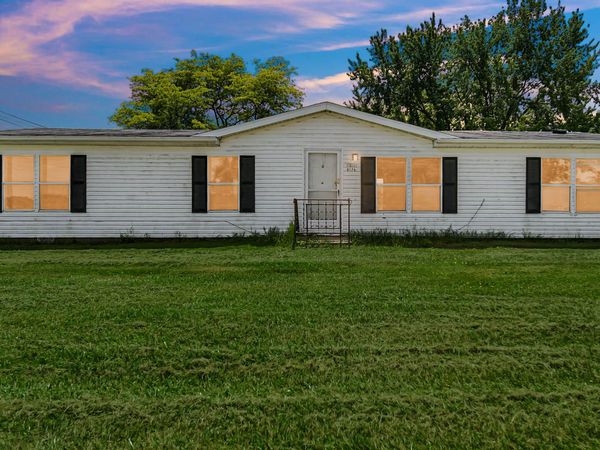 8176 W Pahs Road , Michigan City, IN 46360