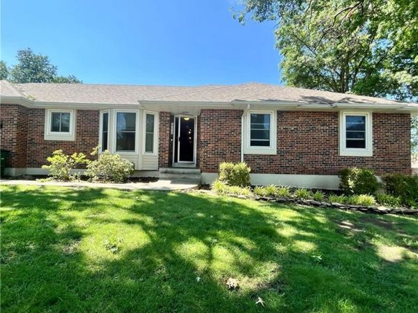 617 W Maple Street, Raymore, MO 64083