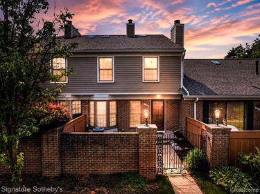22050 Edgewater , Novi, MI 48375