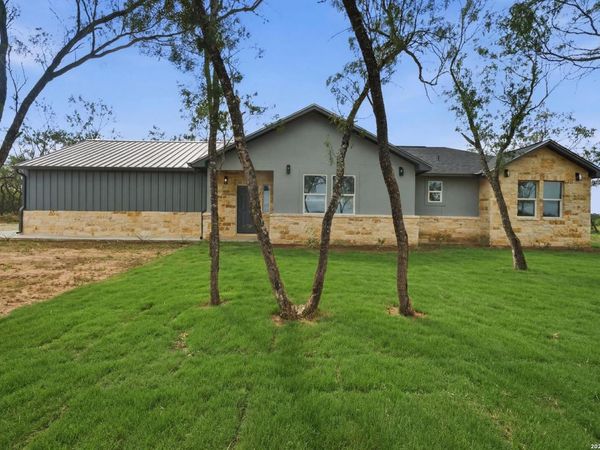 157 SYLASHAYES LOOP, Pleasanton, TX 78064