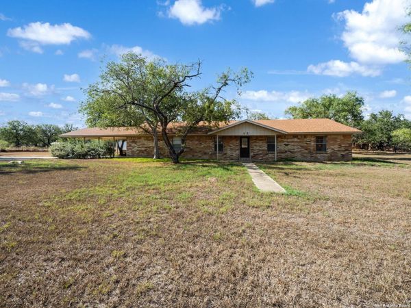 82 PULLIAM DR, Pleasanton, TX 78064