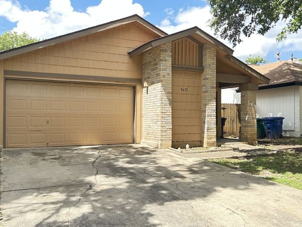 9633 IVY BEND ST, San Antonio, TX 78250