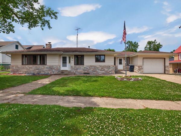 305 4th Street, Parkersburg, IA 50665