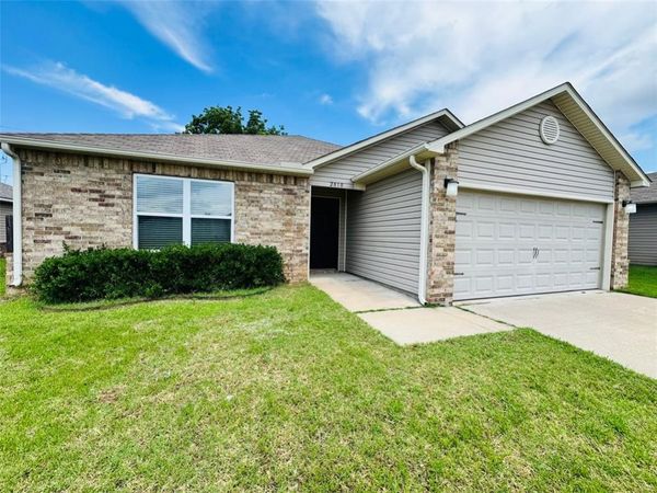 2810 E Pittsburg Street, Broken Arrow, OK 74014
