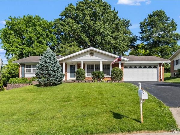 24 Forest Crest Drive, Chesterfield, MO 63017