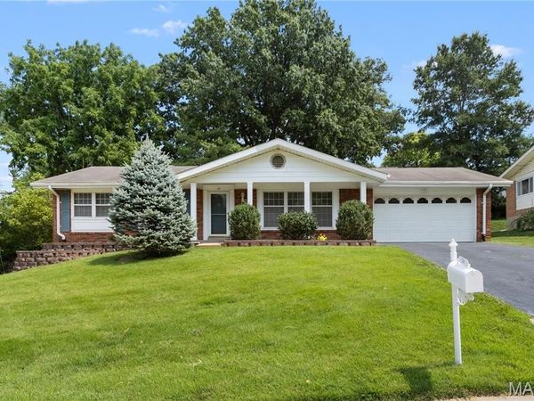 24 Forest Crest Drive, Chesterfield, MO 63017