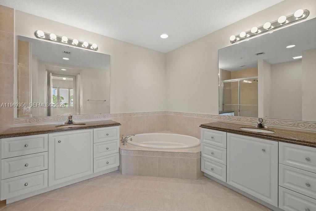 17 Harbour Isle Dr W , Unit 103, Fort Pierce, FL 34949 Photo