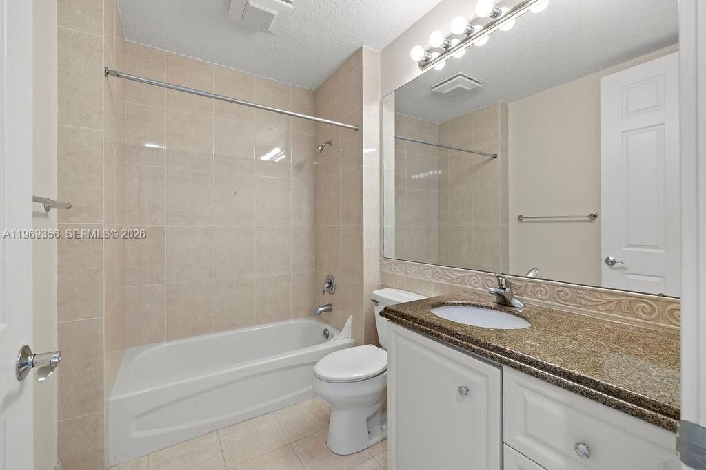 17 Harbour Isle Dr W , Unit 103, Fort Pierce, FL 34949 Photo