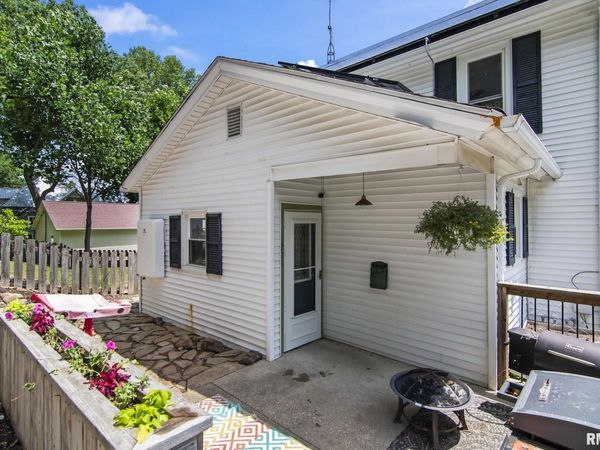 221 S 9th Street, Petersburg, IL 62675