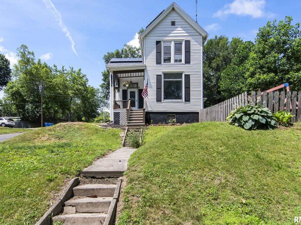 221 S 9th Street, Petersburg, IL 62675