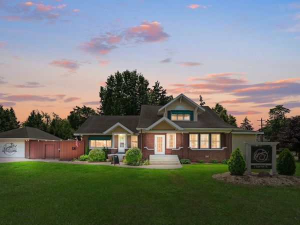 2 E Ash Street E, Three Oaks, MI 49128