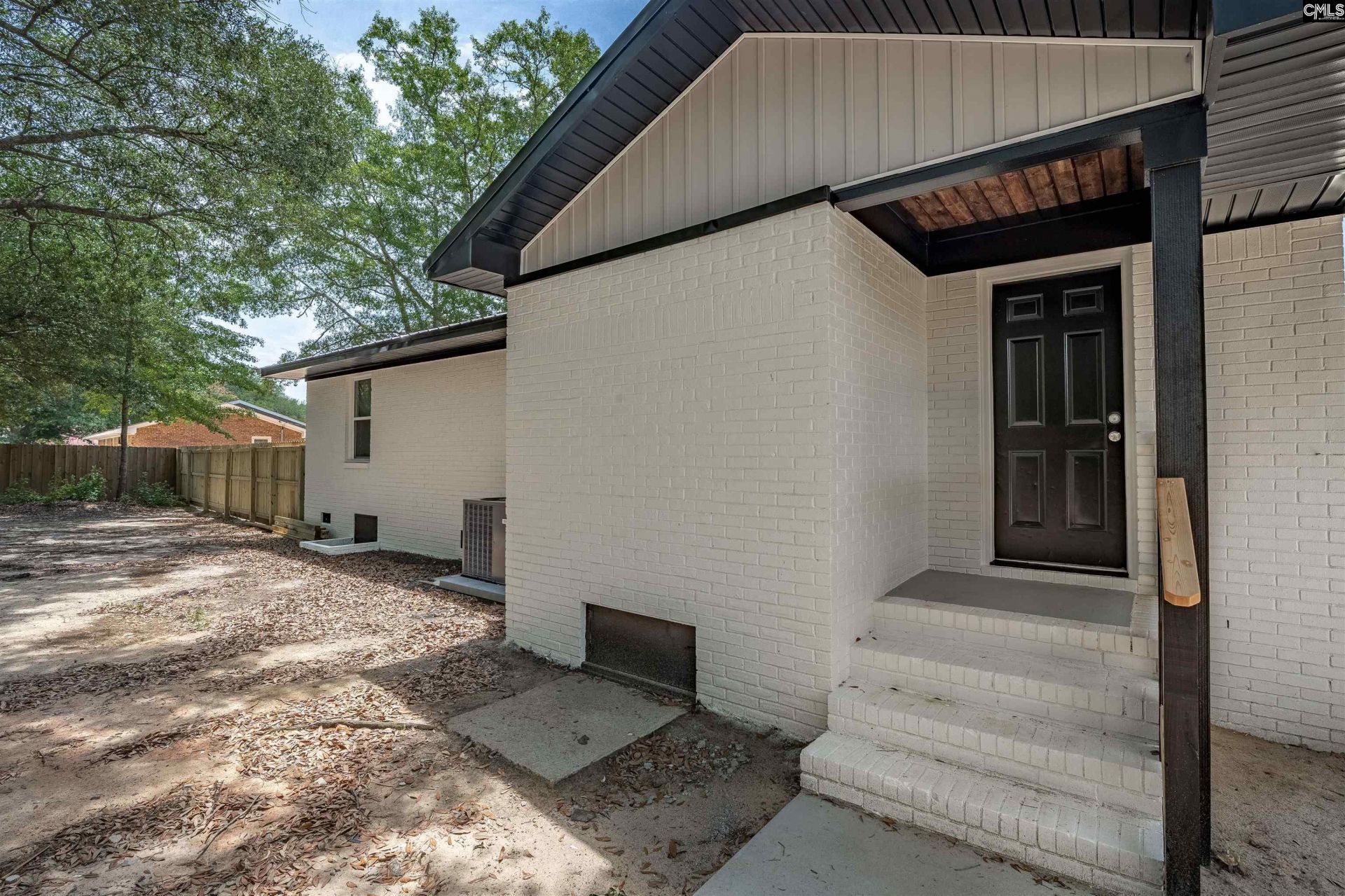 274 Swansea Road Photo 18