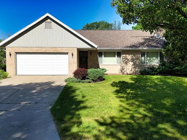 912 Edgewater COURT, Watertown, WI 53098