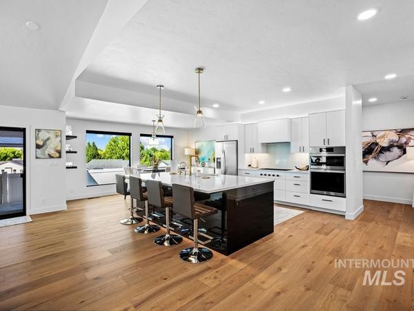 3707 S Edgeview Dr, Nampa, ID 83686