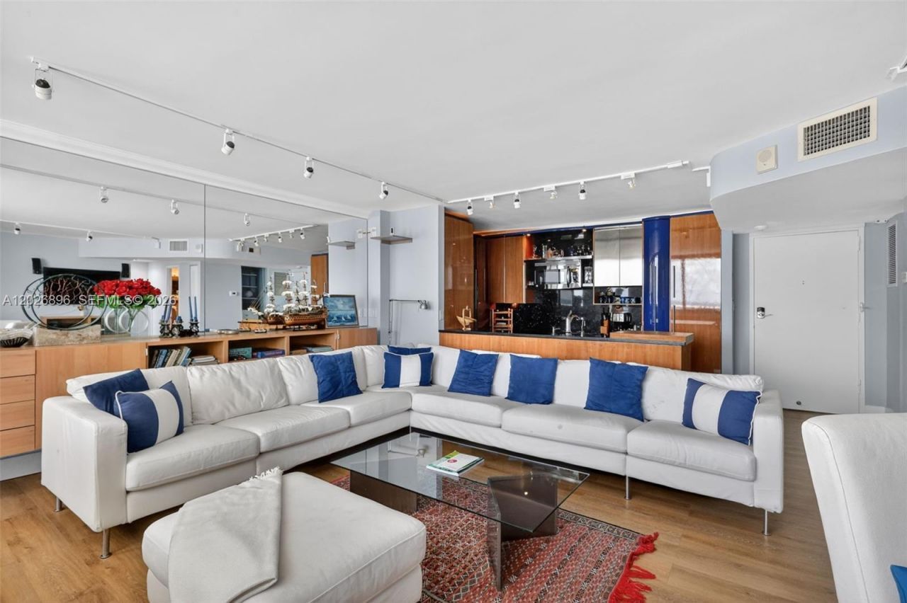 7135 Collins Ave , Unit 1124, Miami Beach, FL 33141 Photo