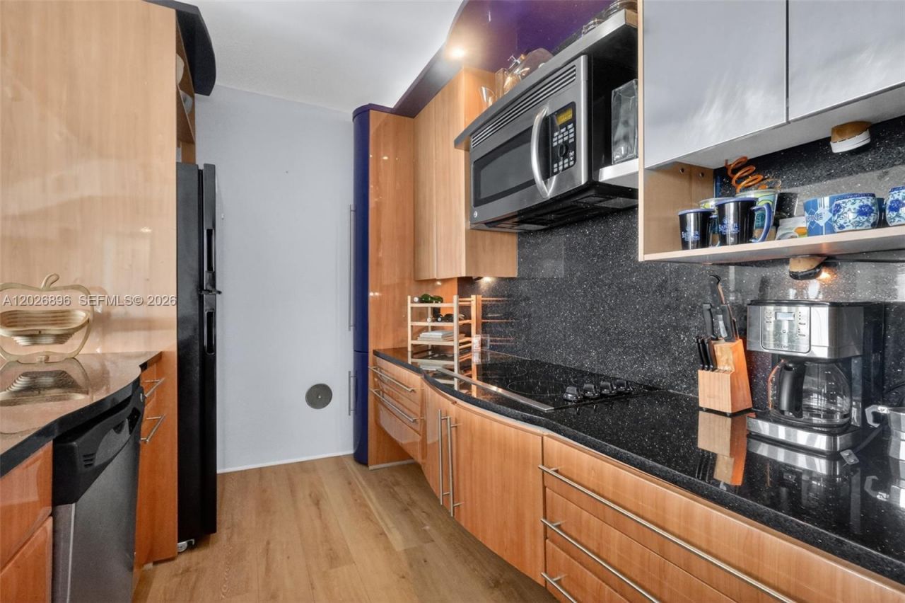 7135 Collins Ave , Unit 1124, Miami Beach, FL 33141 Photo