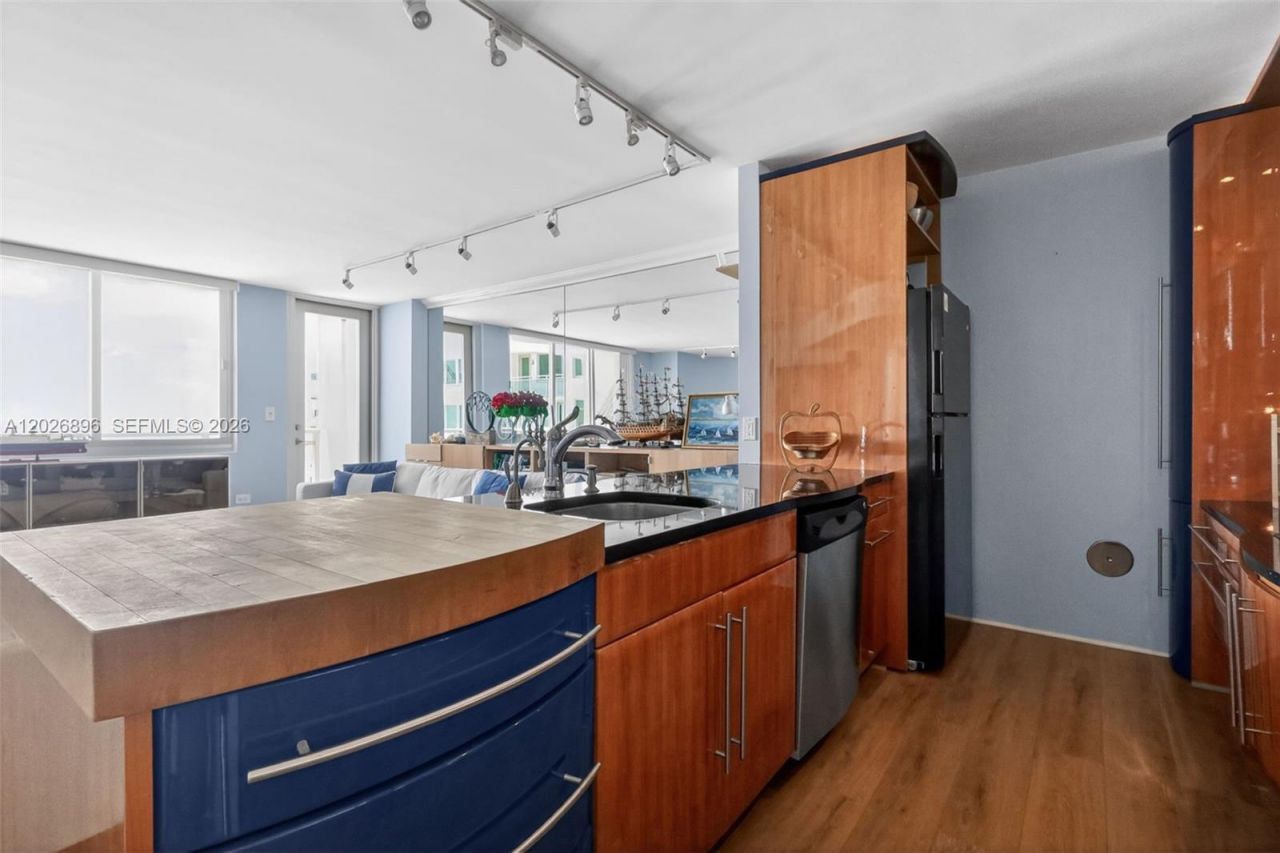 7135 Collins Ave , Unit 1124, Miami Beach, FL 33141 Photo