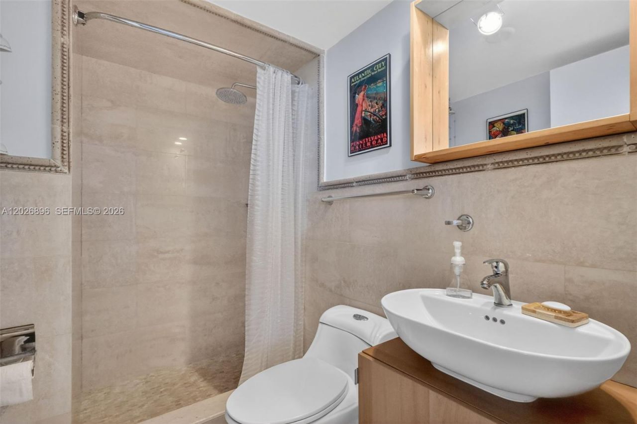 7135 Collins Ave , Unit 1124, Miami Beach, FL 33141 Photo