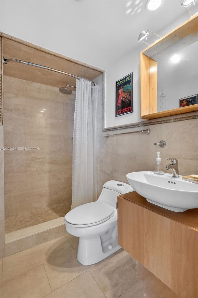 7135 Collins Ave , Unit 1124, Miami Beach, FL 33141 Photo