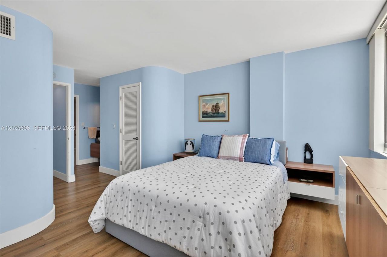 7135 Collins Ave , Unit 1124, Miami Beach, FL 33141 Photo