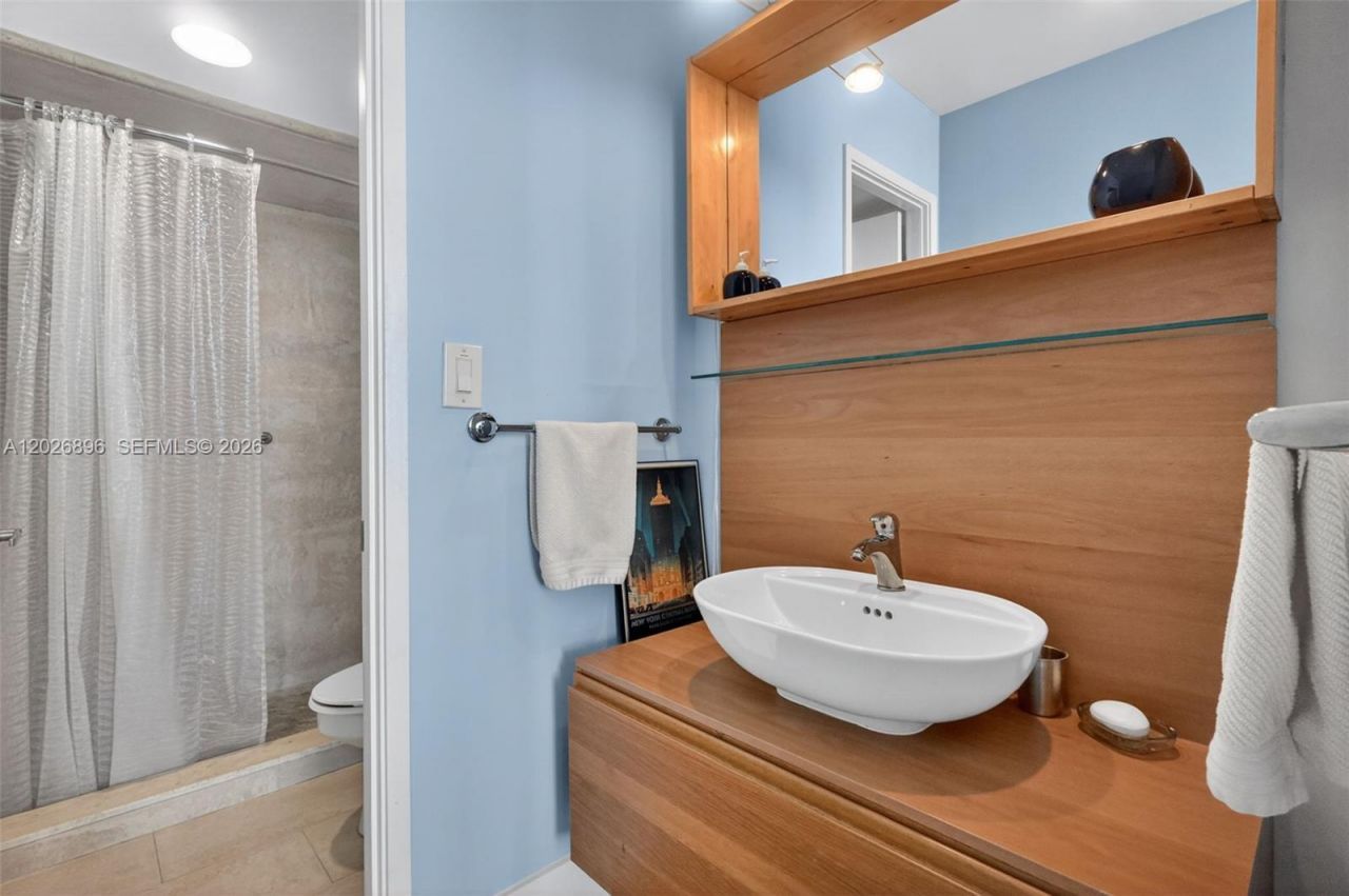 7135 Collins Ave , Unit 1124, Miami Beach, FL 33141 Photo