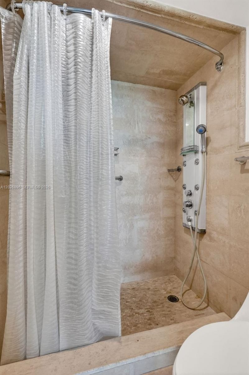 7135 Collins Ave , Unit 1124, Miami Beach, FL 33141 Photo