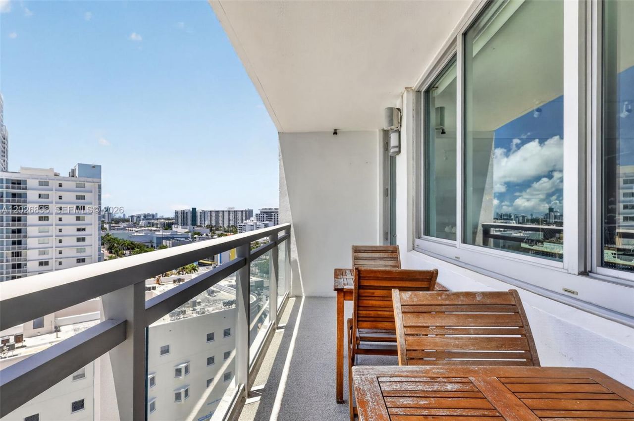 7135 Collins Ave , Unit 1124, Miami Beach, FL 33141 Photo