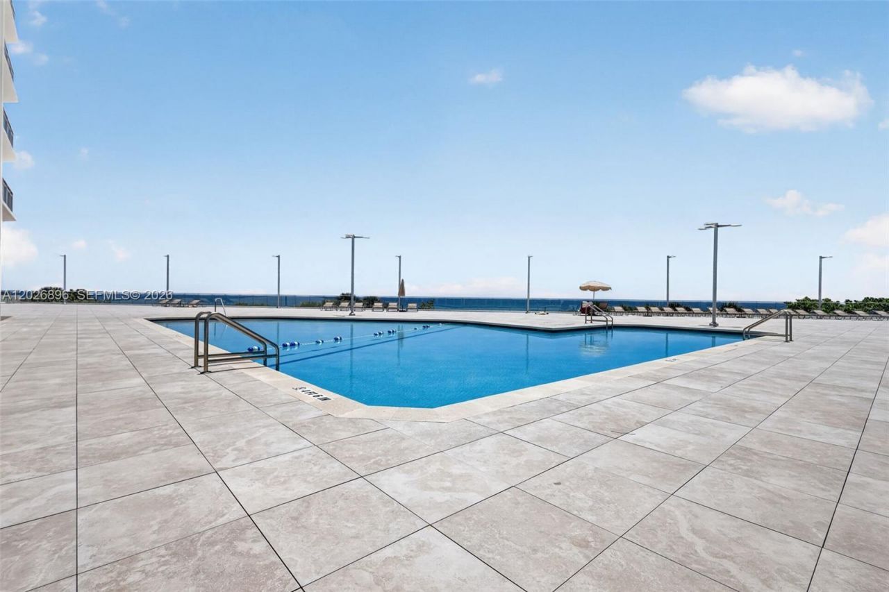 7135 Collins Ave , Unit 1124, Miami Beach, FL 33141 Photo