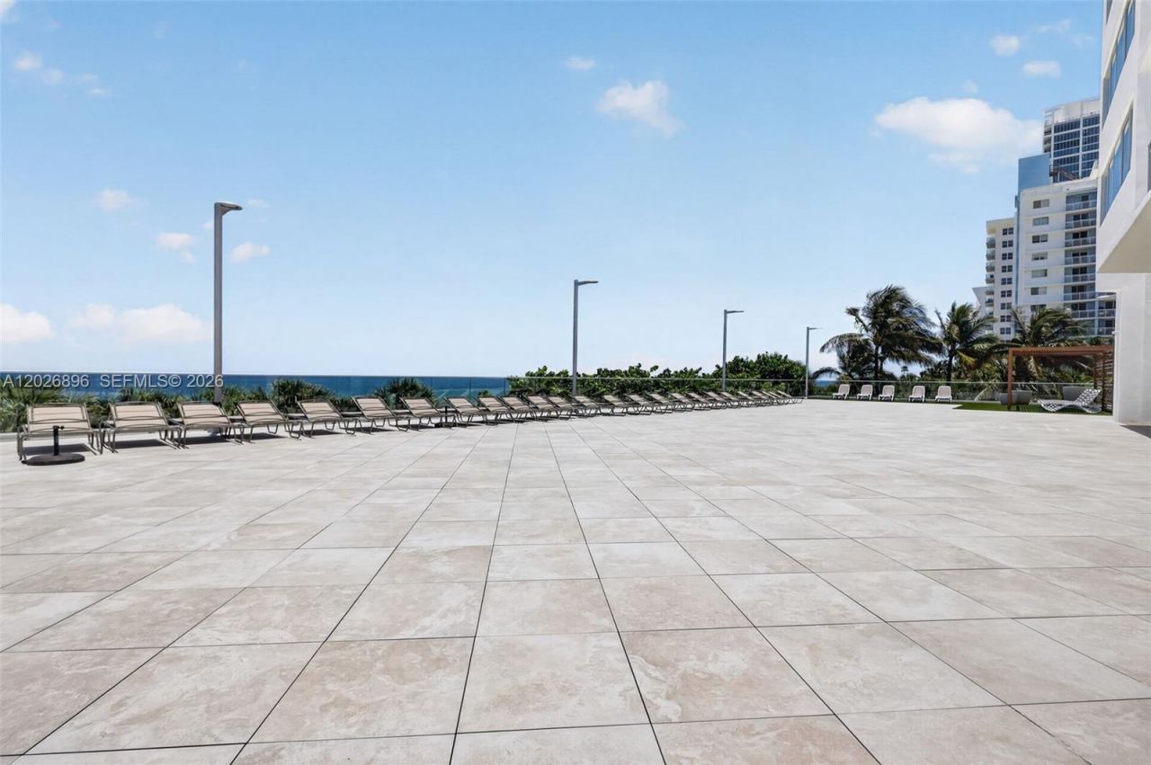 7135 Collins Ave , Unit 1124, Miami Beach, FL 33141 Photo