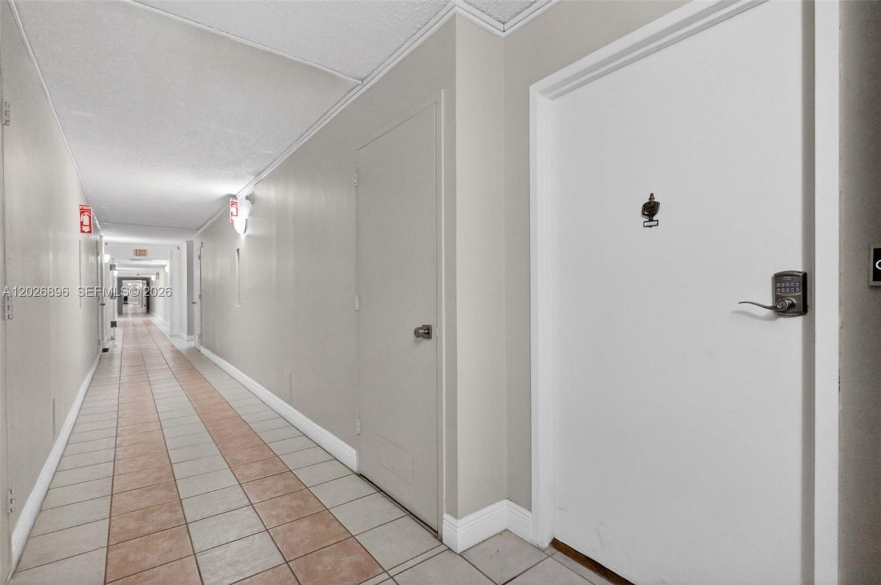 7135 Collins Ave , Unit 1124, Miami Beach, FL 33141 Photo