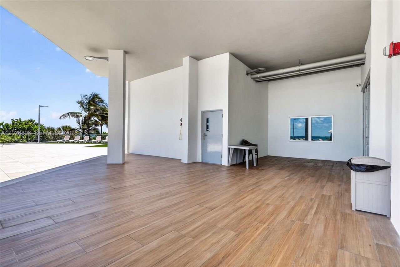 7135 Collins Ave , Unit 1124, Miami Beach, FL 33141 Photo