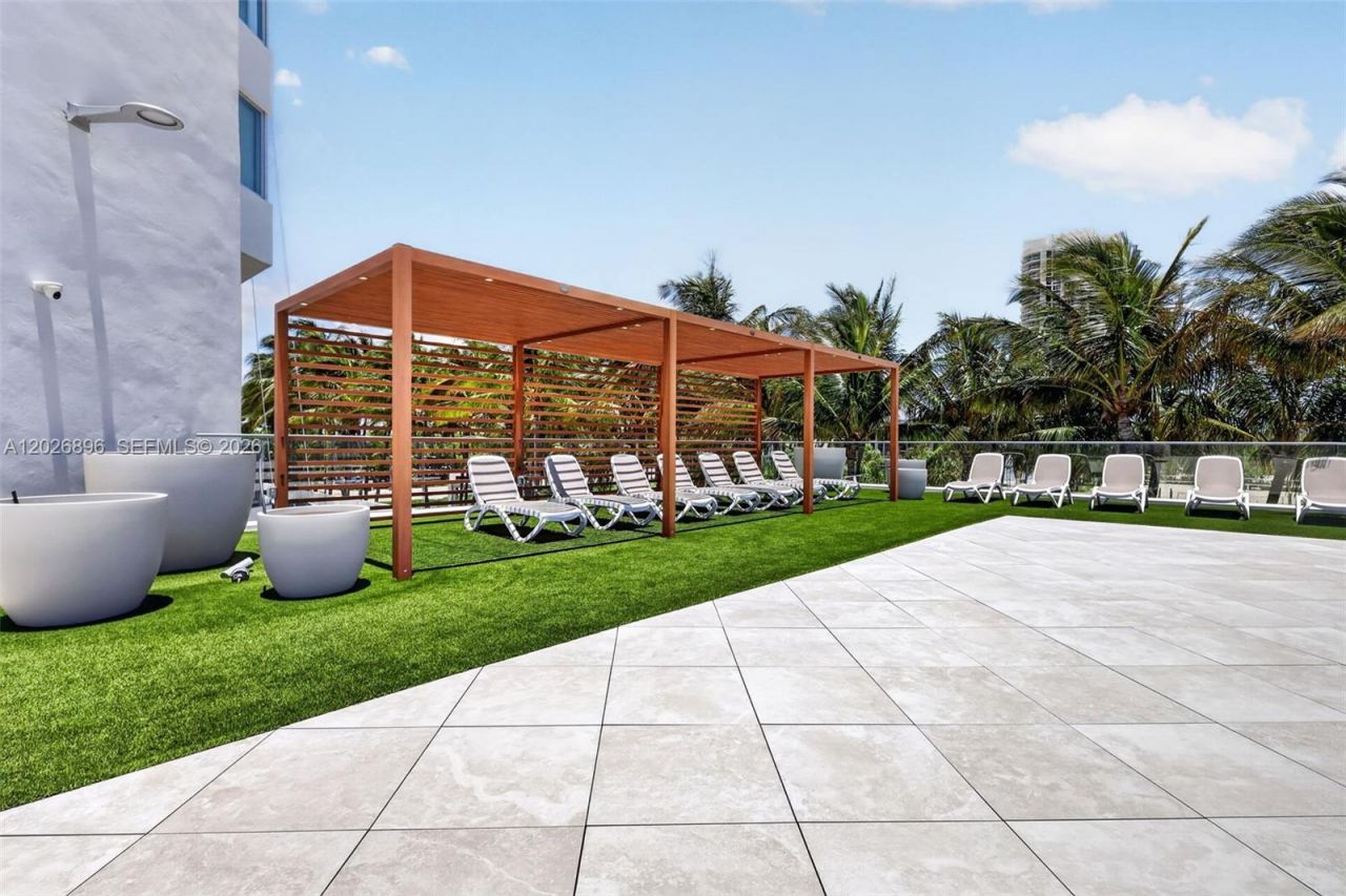 7135 Collins Ave , Unit 1124, Miami Beach, FL 33141 Photo