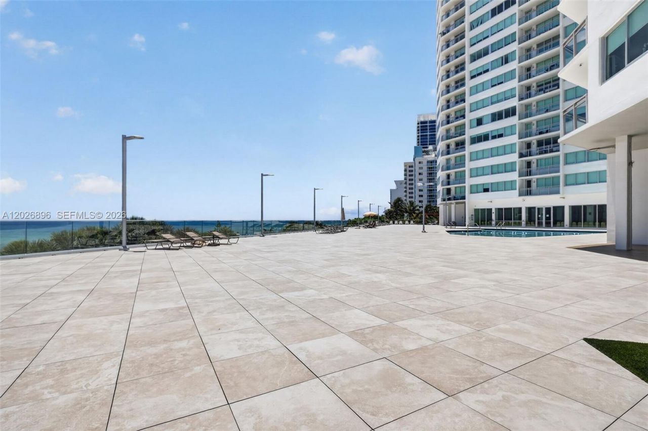 7135 Collins Ave , Unit 1124, Miami Beach, FL 33141 Photo
