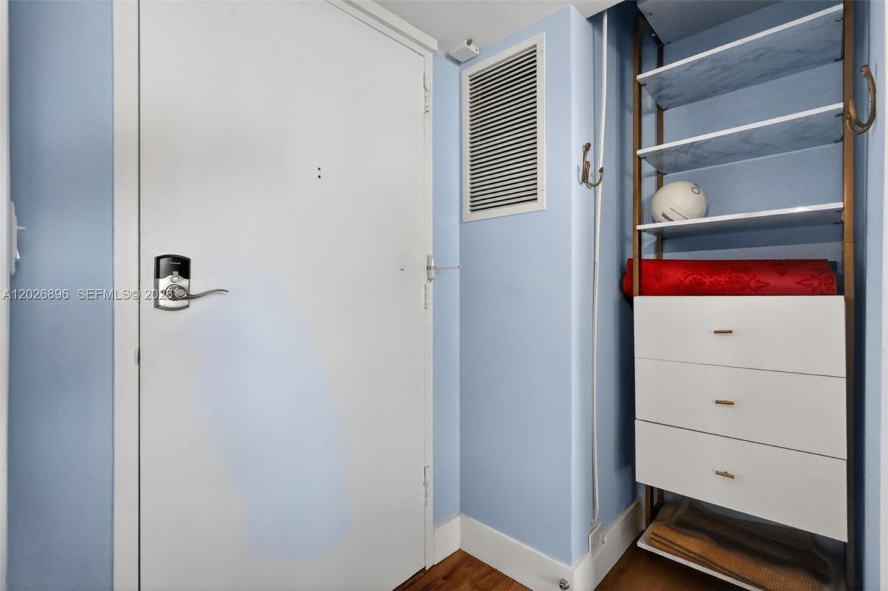 7135 Collins Ave , Unit 1124, Miami Beach, FL 33141 Photo